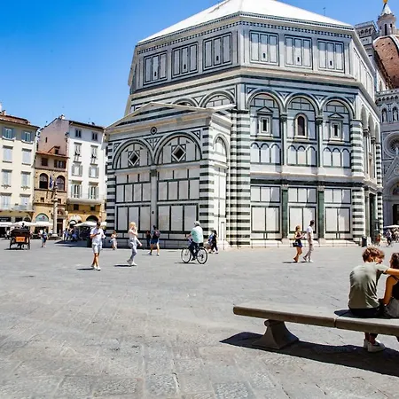 Unique Gem In Piazza Duomo 아파트